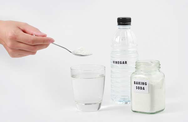 Mix The Water With White Vinegar