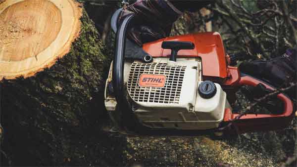 What are the advantages of using electric chainsaw