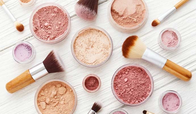 differences between the mineral makeup and regular makeup