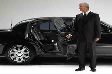 Reasons to hire a limo service for your next trip to the airport